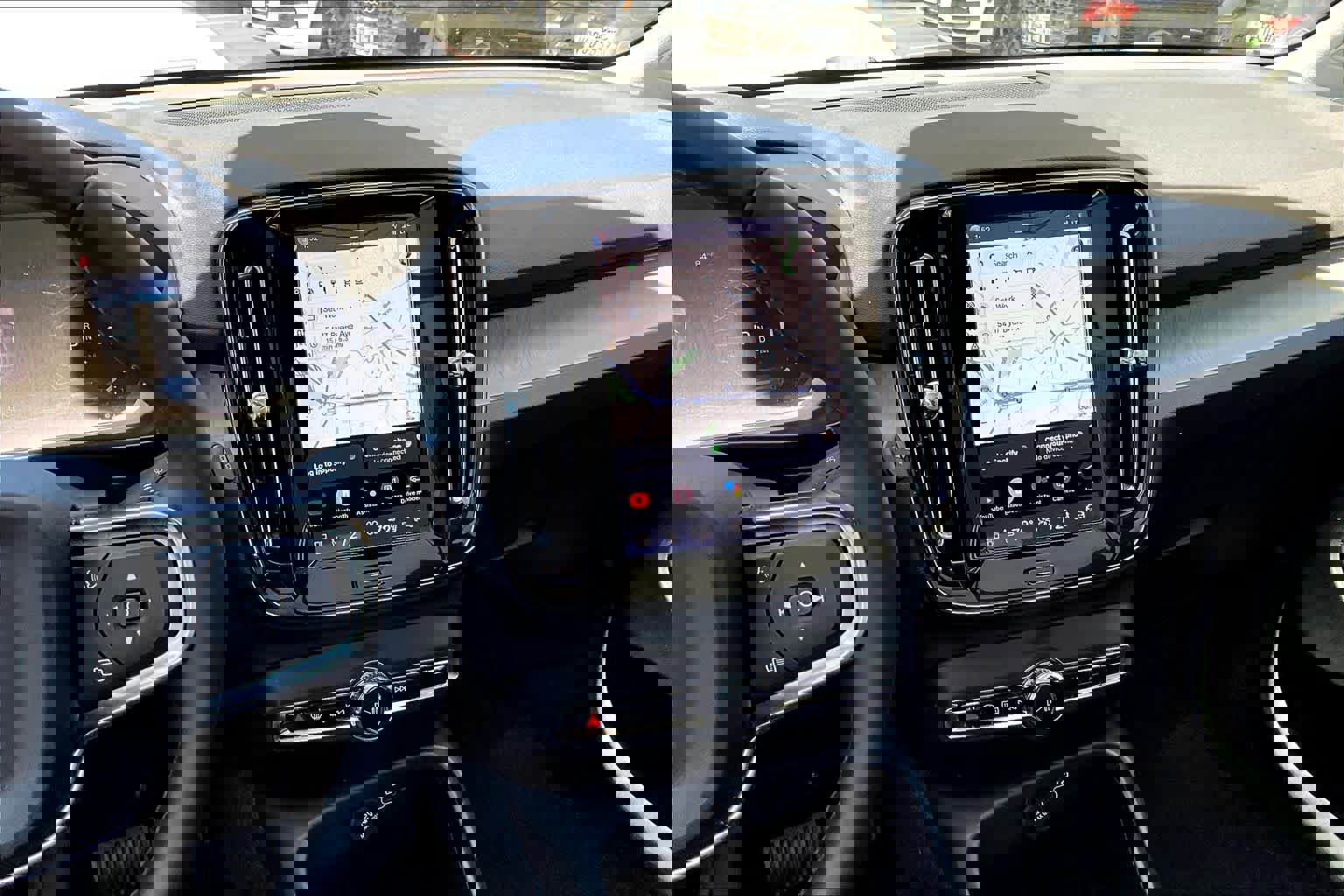 Used 2024 Volvo XC40 B5 Ultimate image 7