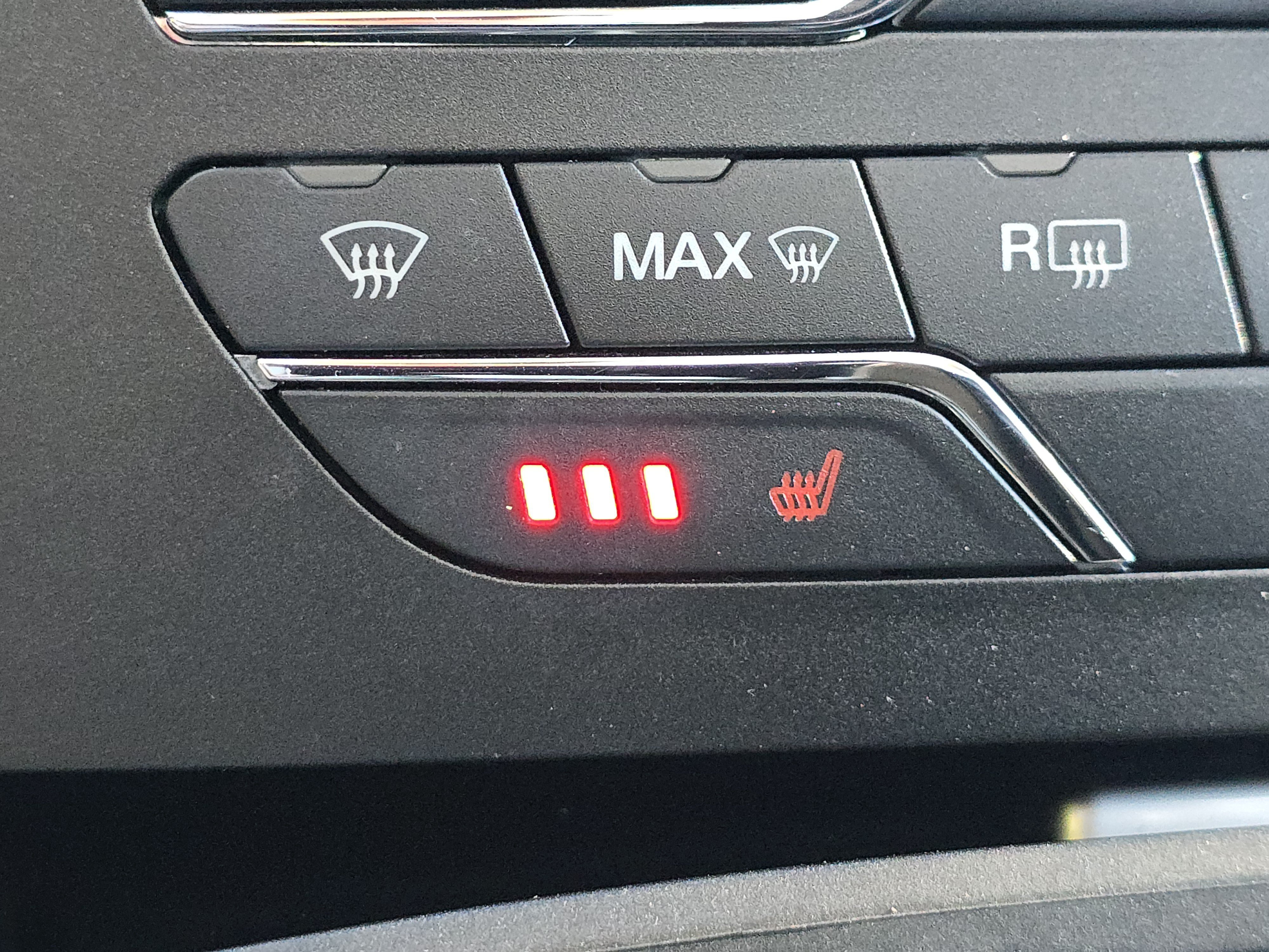 Used 2018 Ford Edge SEL w/ Equipment Group 201A FWD image 11