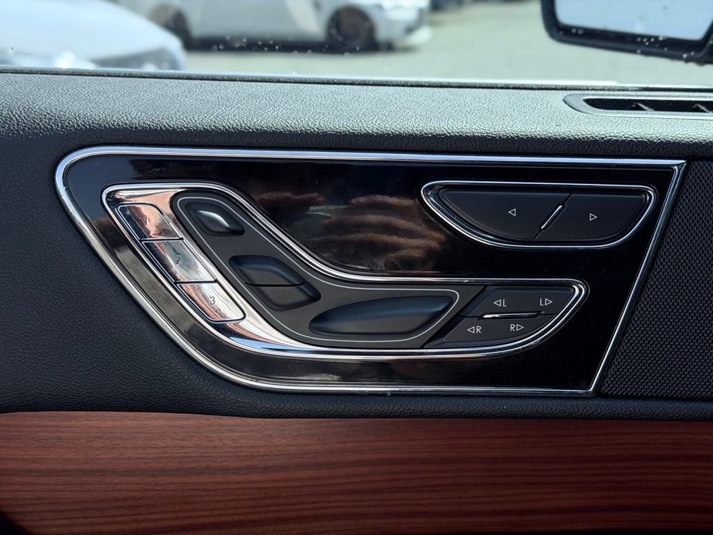 Used 2019 Lincoln Navigator L Reserve AWD/4WD image 19