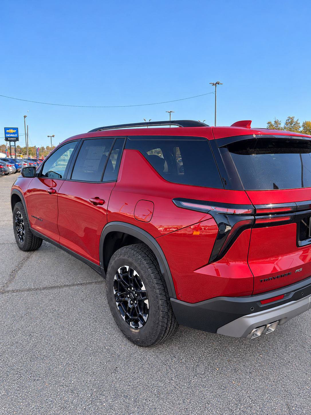 New 2027 Chevrolet Traverse Z71 w/ Enhanced Driving Package AWD/4WD image 2