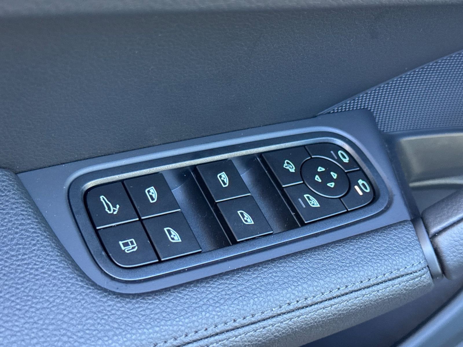 New 2026 Porsche Cayenne E-Hybrid image 13