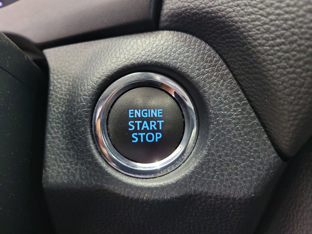 Used 2020 Toyota RAV4 XLE w/ Convenience Package FWD image 33