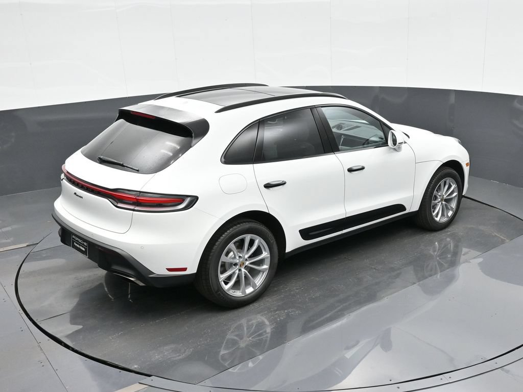 Certified 2026 Porsche Macan AWD/4WD image 29