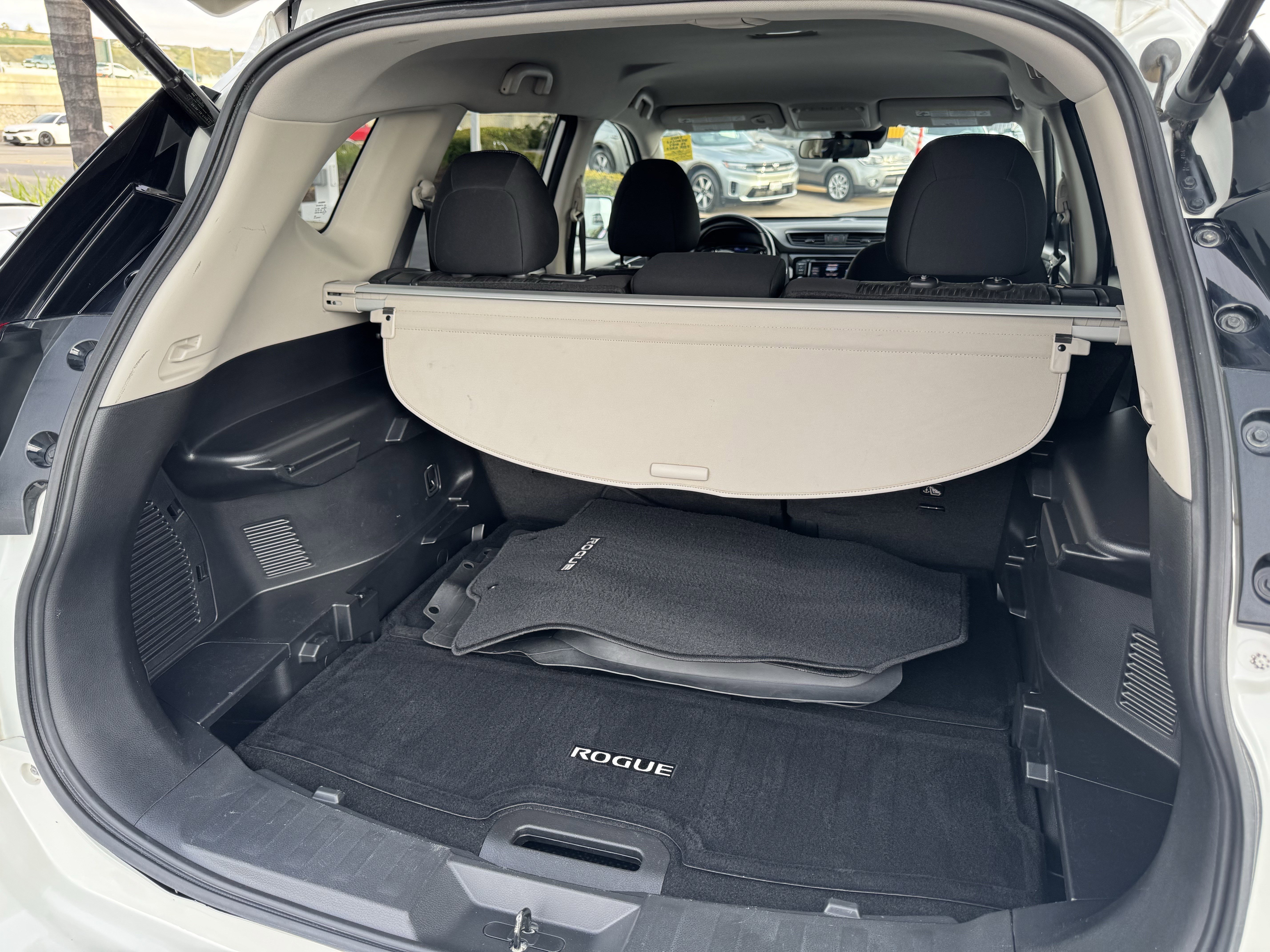 Used 2020 Nissan Rogue SV image 37