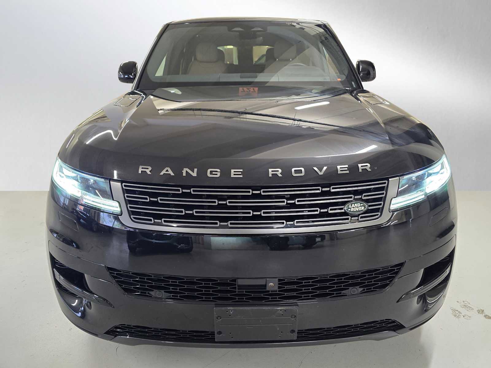 Used 2025 Land Rover Range Rover Sport SE AWD/4WD image 8