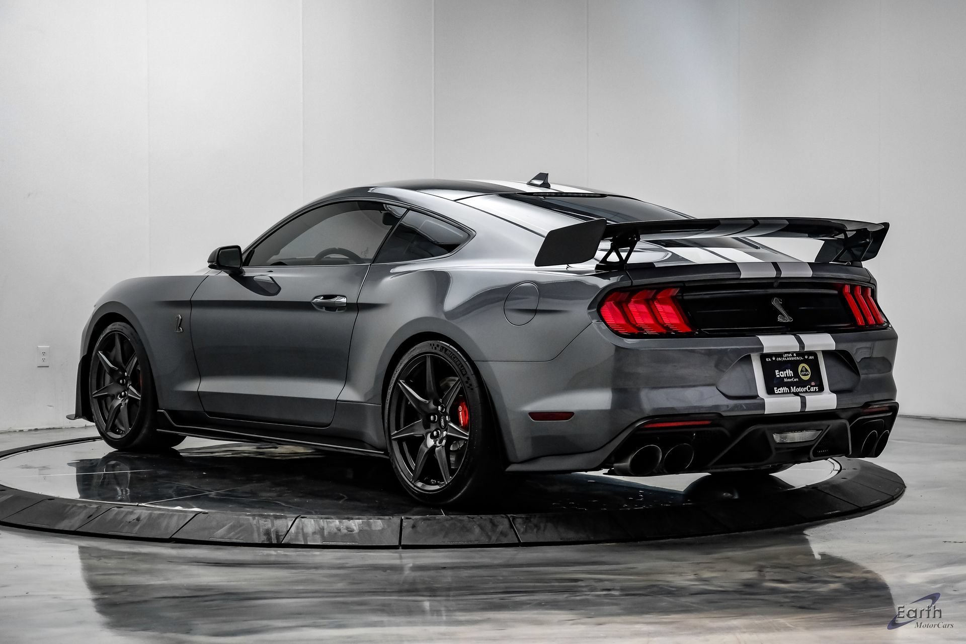 Used 2021 Ford Mustang Shelby GT500 w/ Carbon Fiber Track Pack RWD image 12