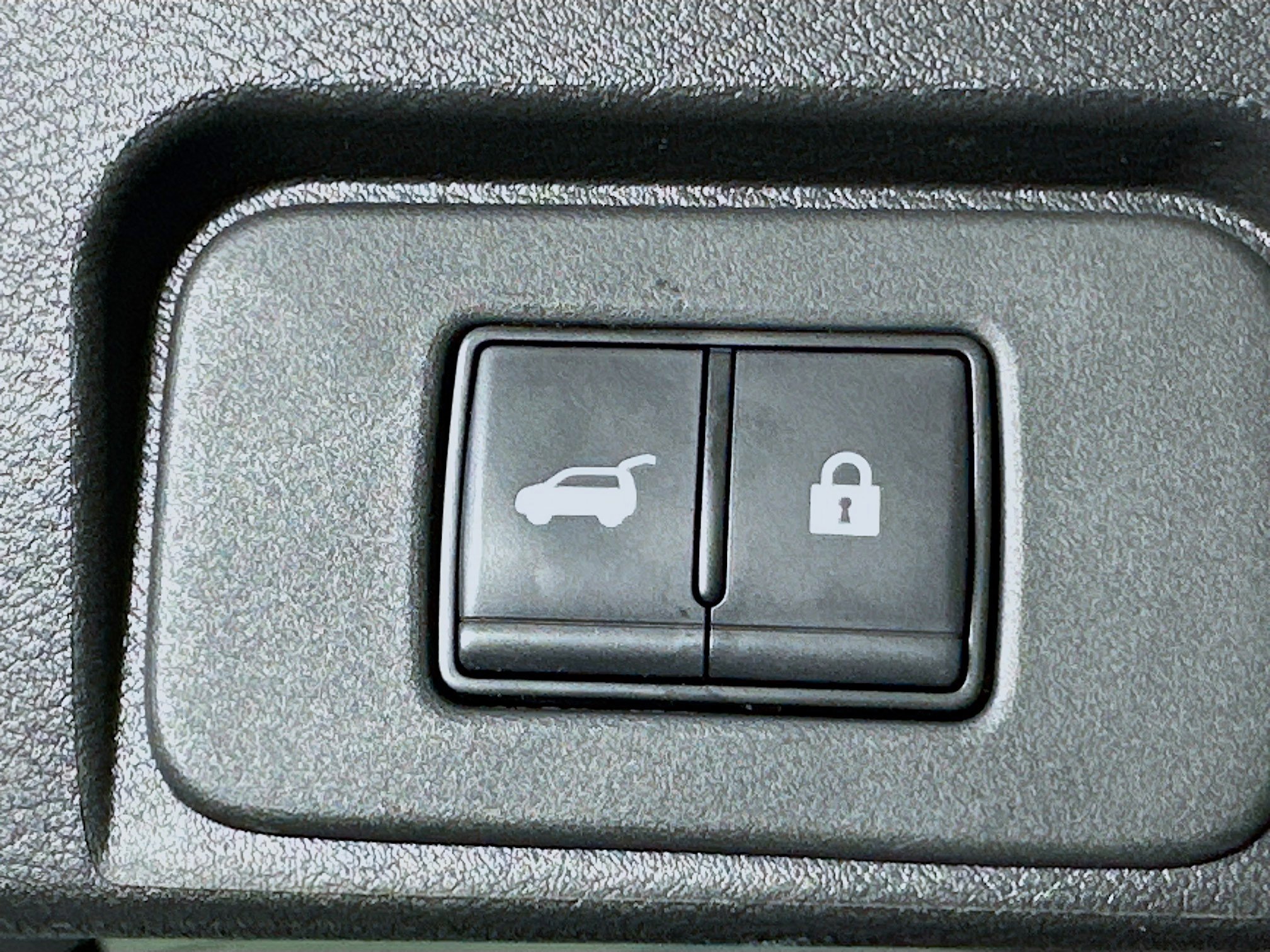 Used 2024 Nissan Rogue SV image 28