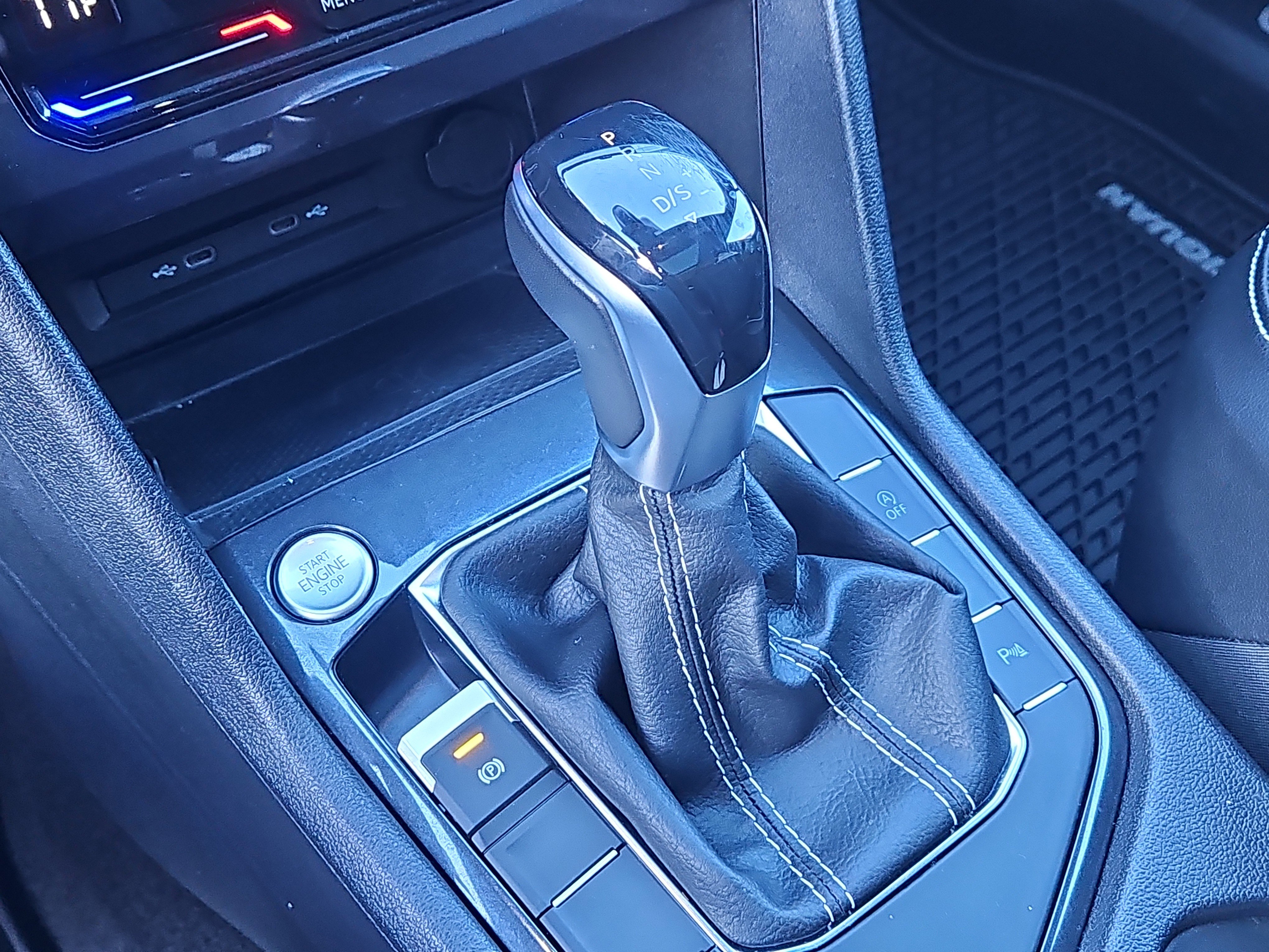 Certified 2023 Volkswagen Tiguan SE R-Line image 21