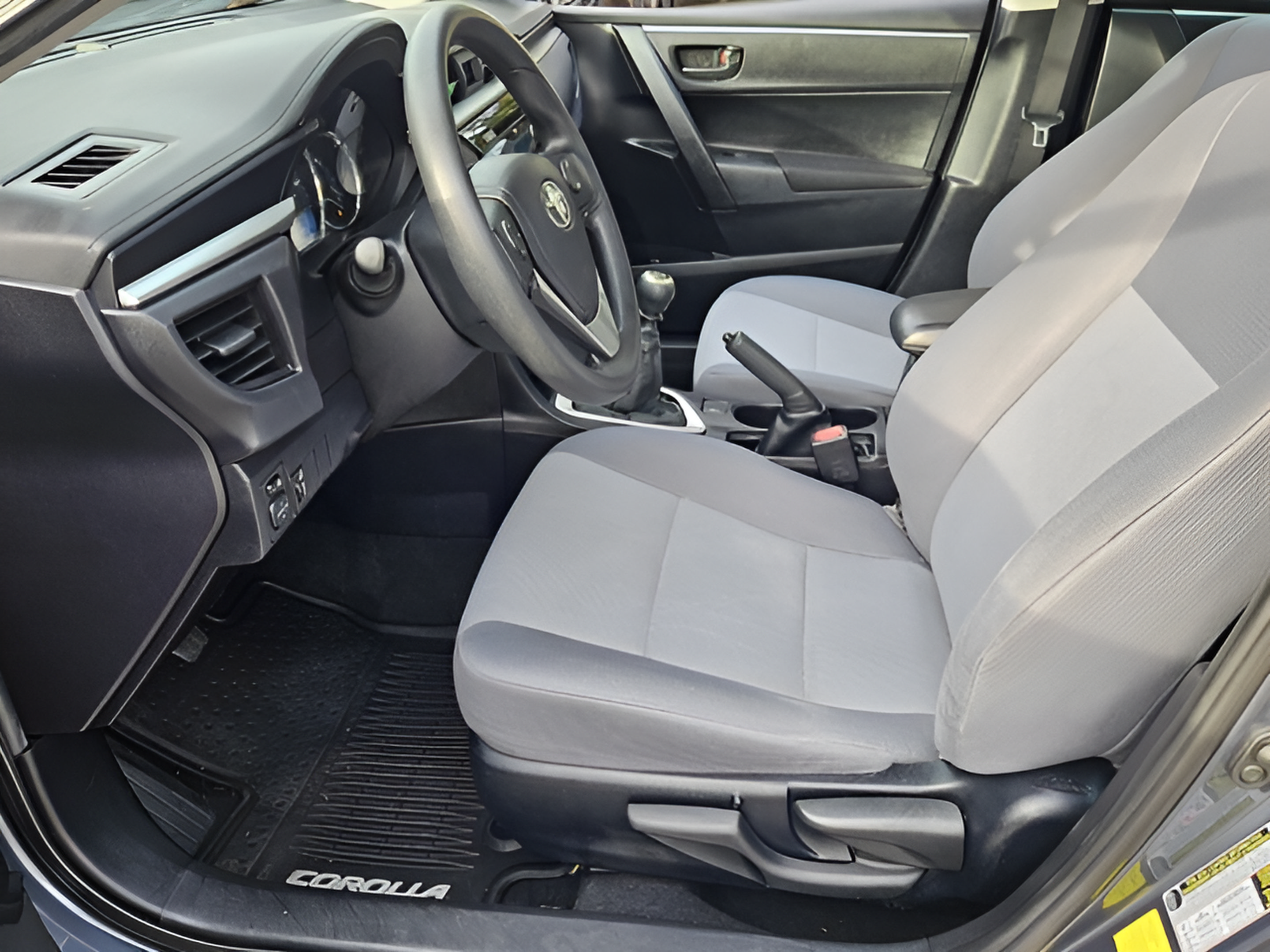 Used 2015 Toyota Corolla L FWD image 12