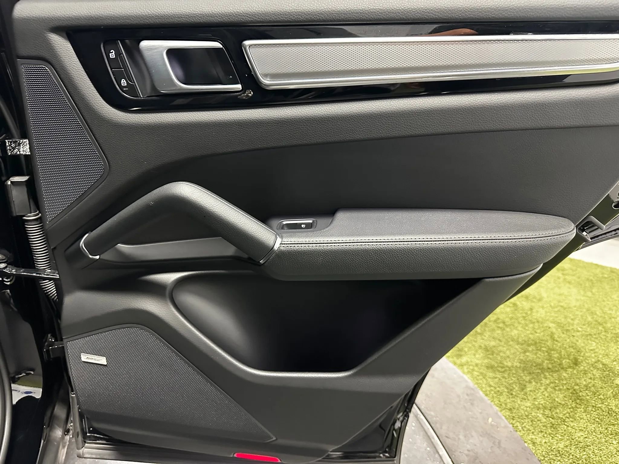 Used 2023 Porsche Cayenne image 22