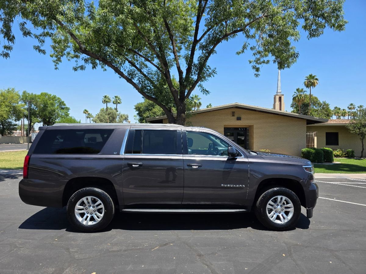 Used 2018 Chevrolet Suburban LT RWD image 3