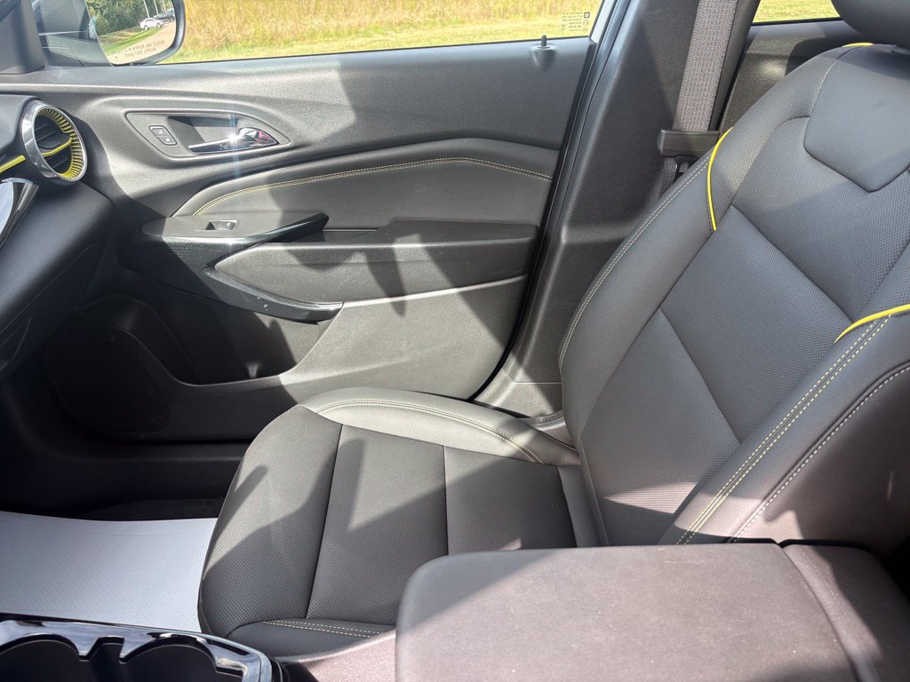 Used 2024 Chevrolet Trax ACTIV w/ Sunroof Package FWD image 16
