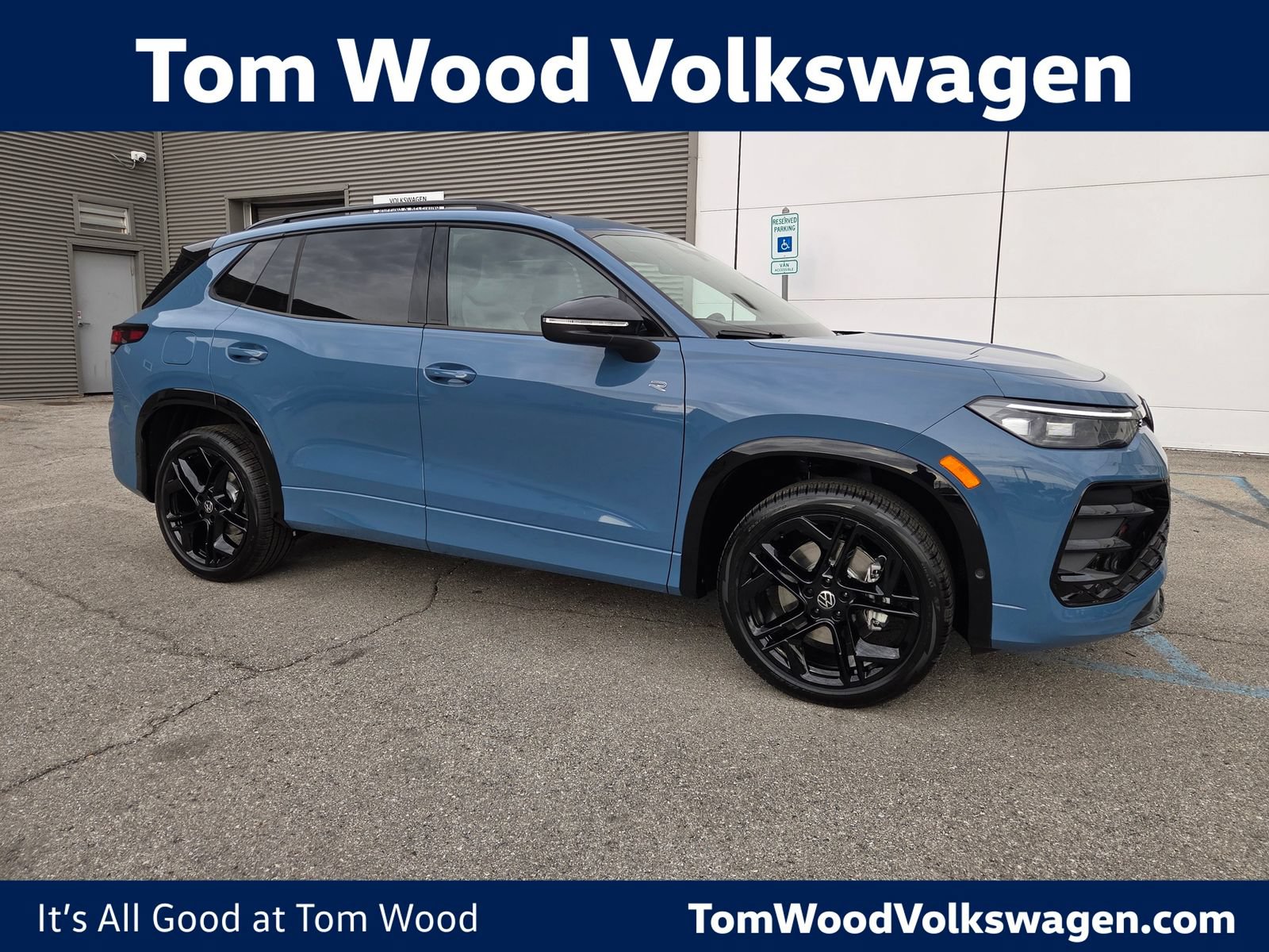 New 2026 Volkswagen Tiguan SE R-Line AWD/4WD image 1