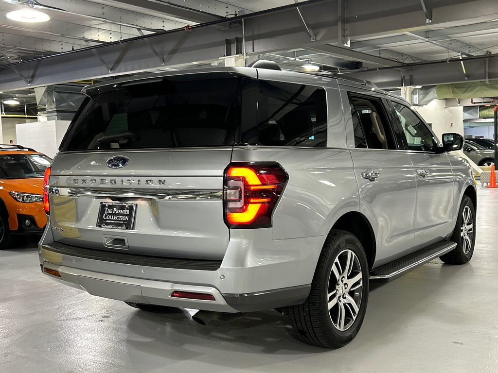 Used 2023 Ford Expedition Limited image 2