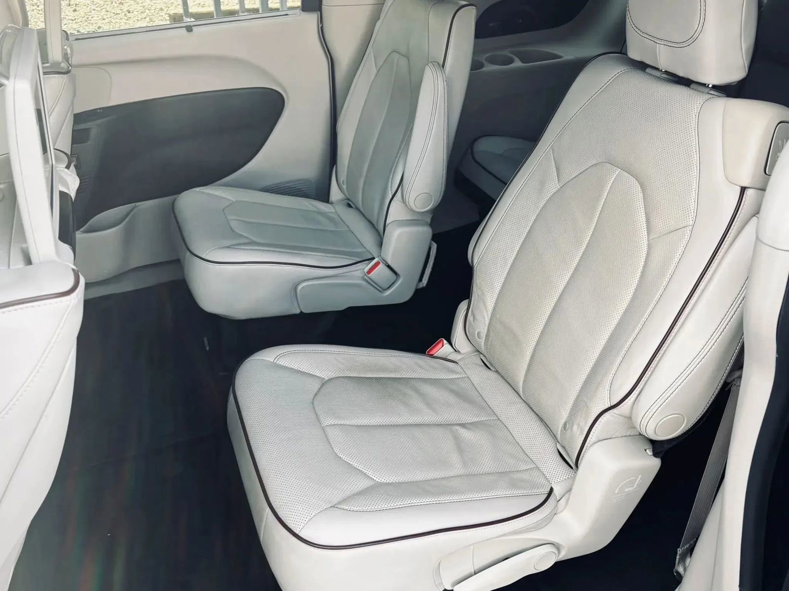 Used 2017 Chrysler Pacifica Limited FWD image 22