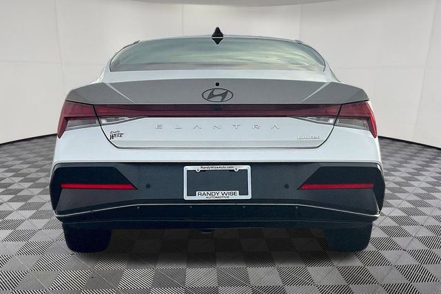 Certified 2024 Hyundai Elantra Limited image 5