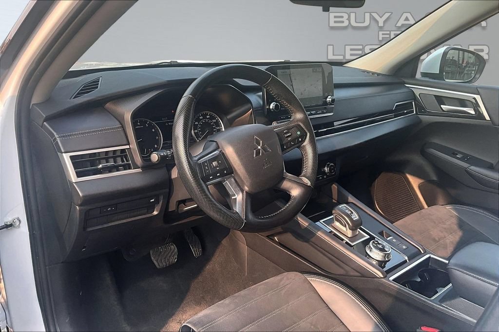 Used 2024 Mitsubishi Outlander SE AWD/4WD image 14
