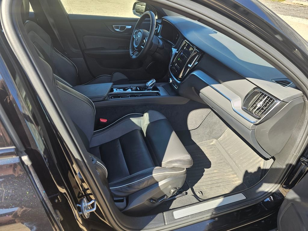 Used 2024 Volvo S60 B5 Plus w/ Climate Package image 10