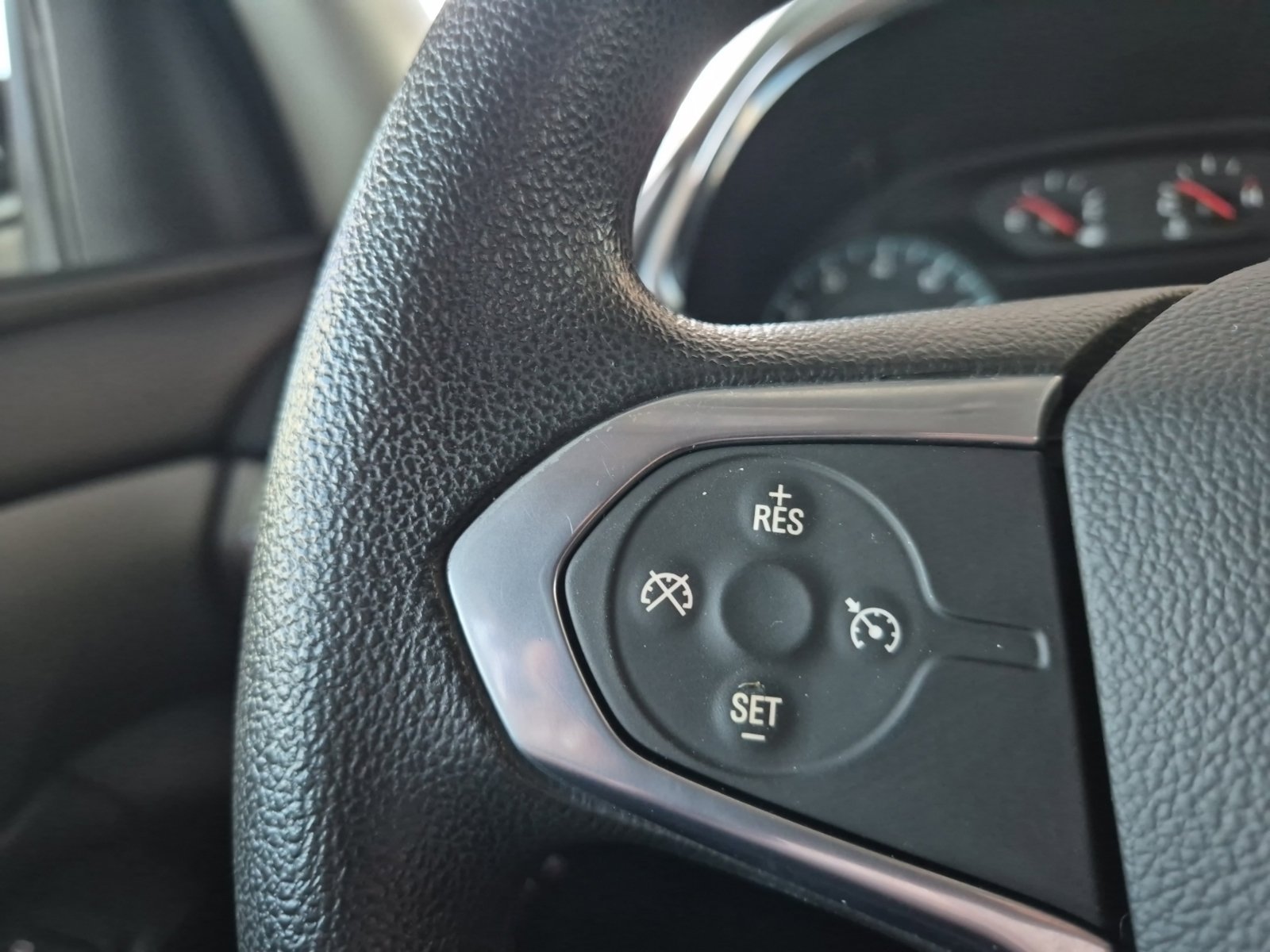 Used 2021 Chevrolet Traverse LS FWD image 12