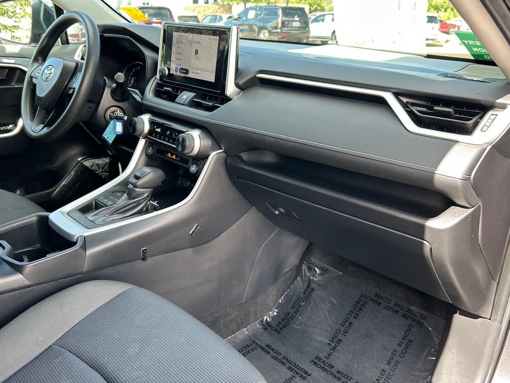 Used 2023 Toyota RAV4 LE AWD/4WD image 8