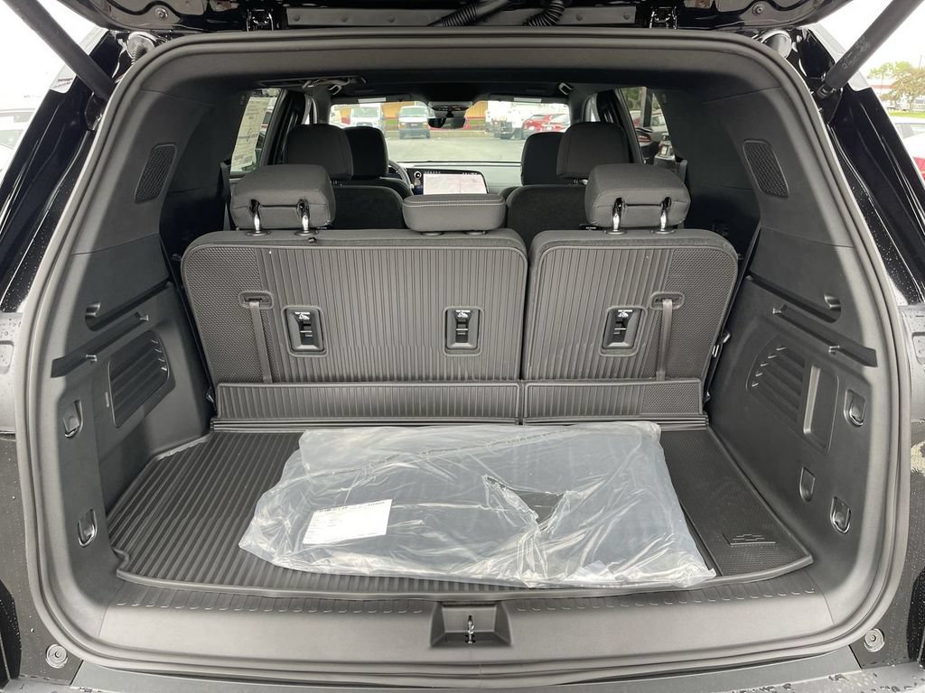 New 2026 Chevrolet Traverse LT w/ Driver Confidence Package FWD image 24