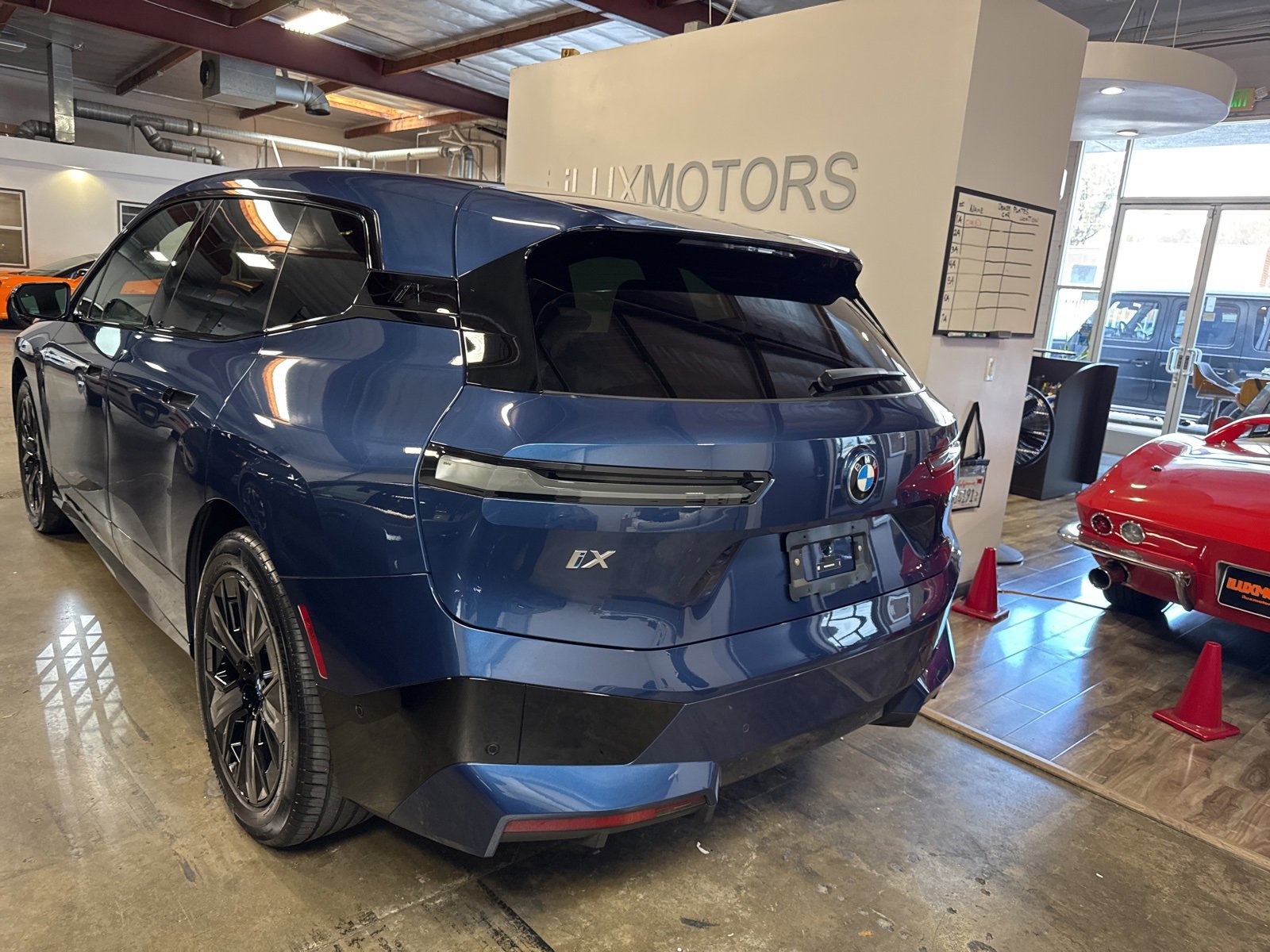 Used 2025 BMW iX xDrive50 w/ Premium Package image 18