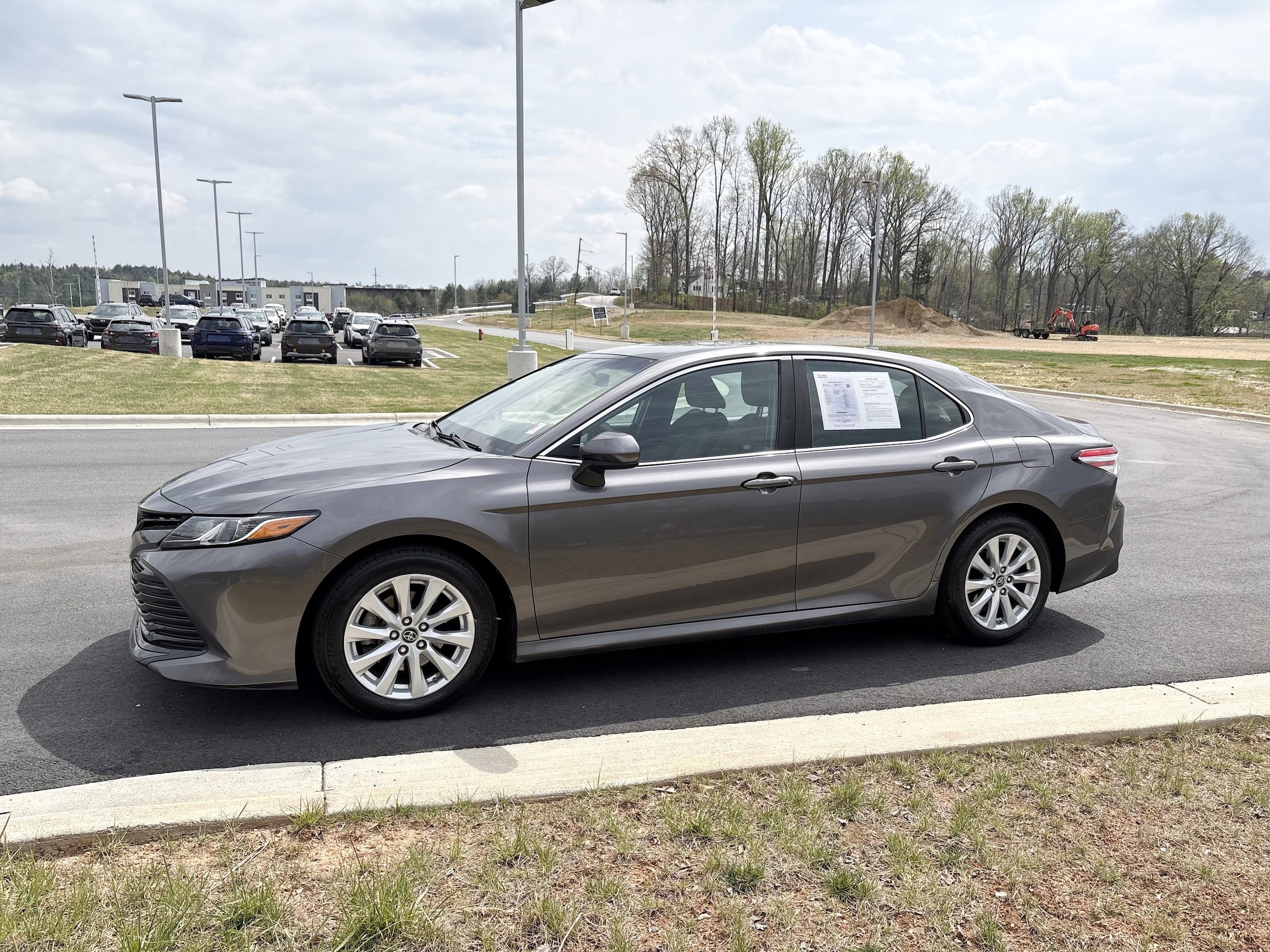 Used 2018 Toyota Camry LE FWD image 4