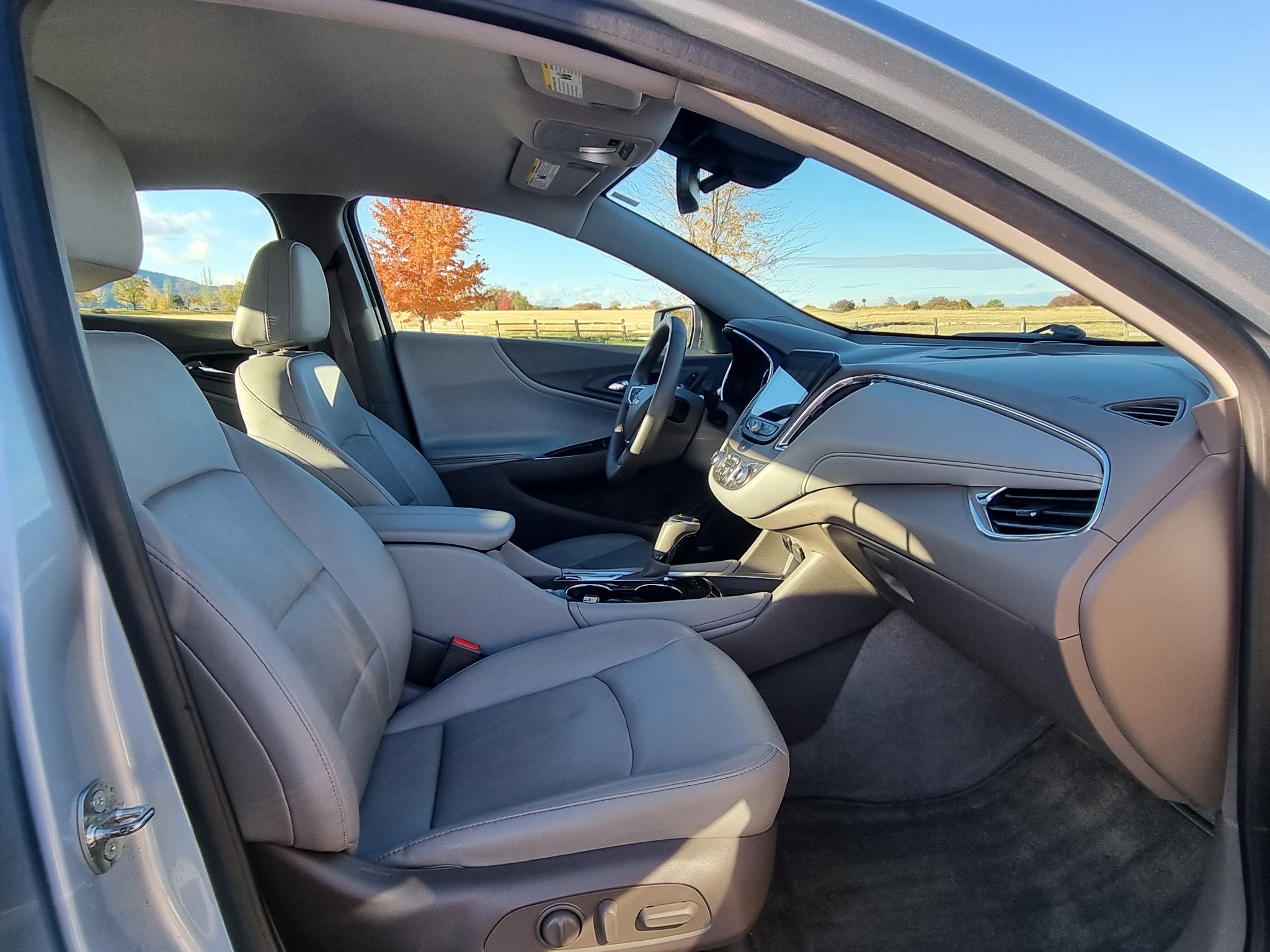 Used 2017 Chevrolet Malibu Premier w/ Driver Confidence Package FWD image 16