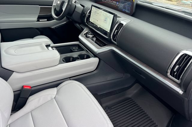 New 2025 Ford Expedition Max Platinum w/ Platinum Ultimate Package AWD/4WD image 16