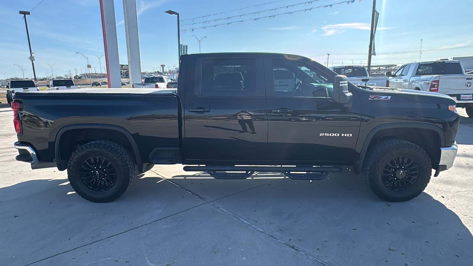 Used 2023 Chevrolet Silverado 2500 LT w/ Convenience Package image 4