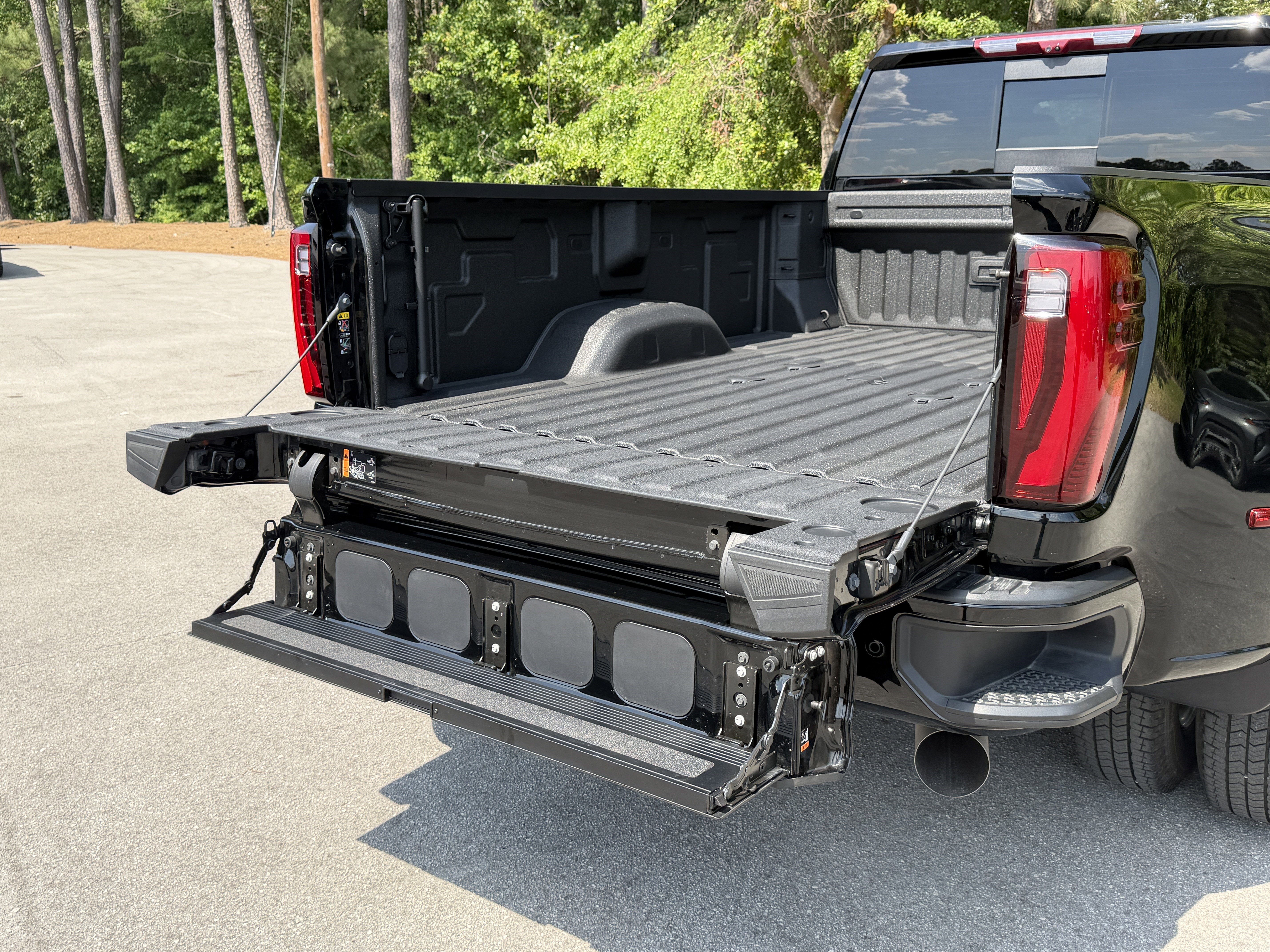 Used 2025 GMC Sierra 3500 Denali w/ Denali Reserve Package AWD/4WD image 14