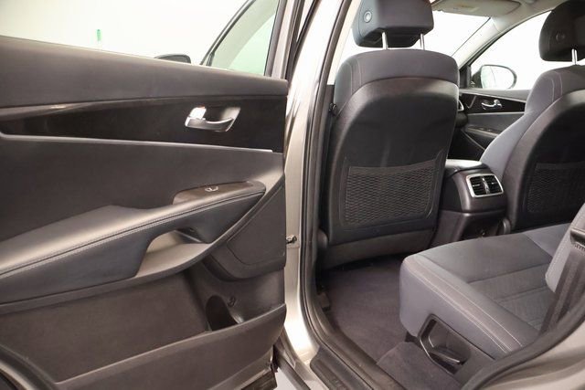 Used 2017 Kia Sorento LX w/ LX Convenience Package image 28