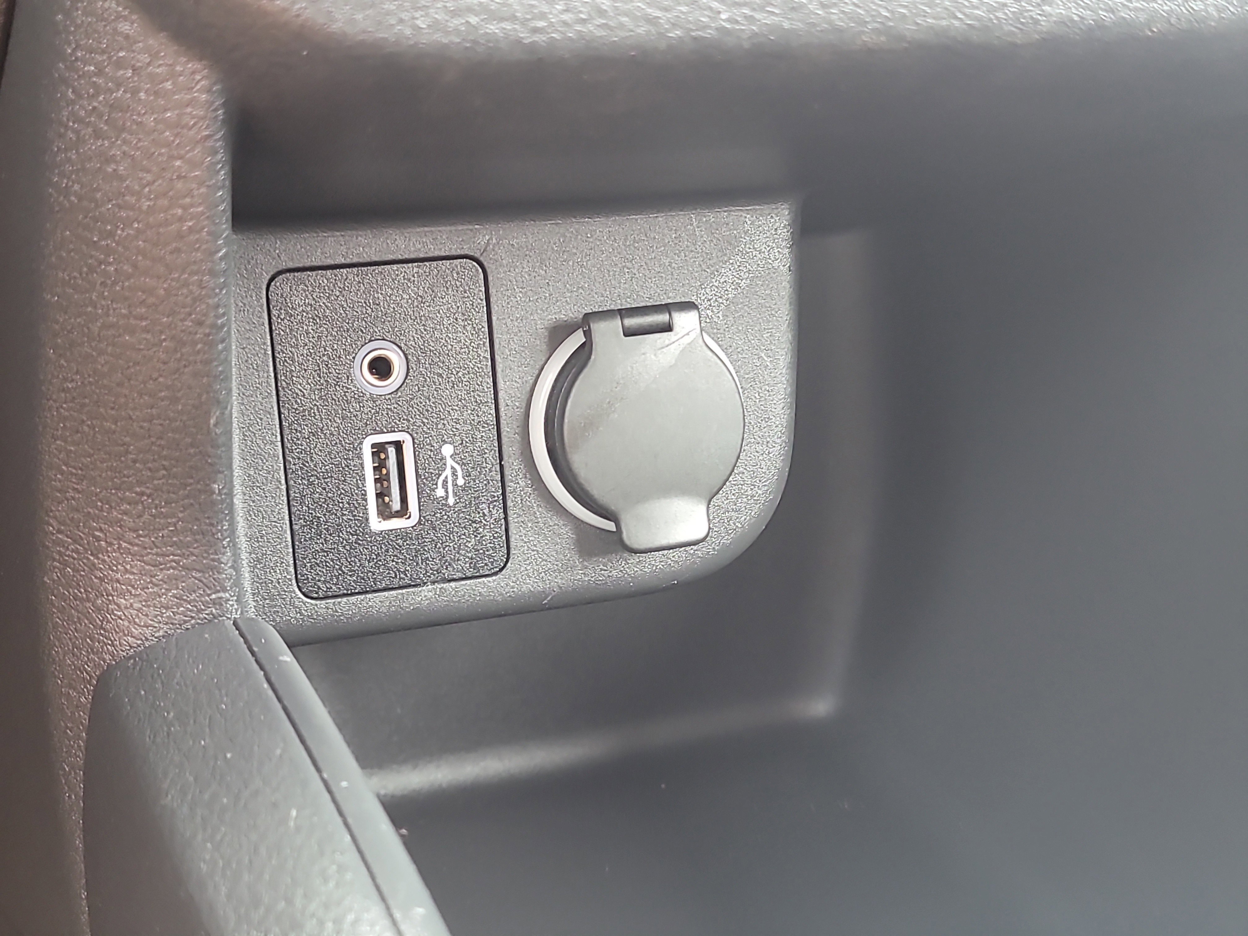 Used 2024 Nissan Kicks S w/ Interior Electronics Package image 25