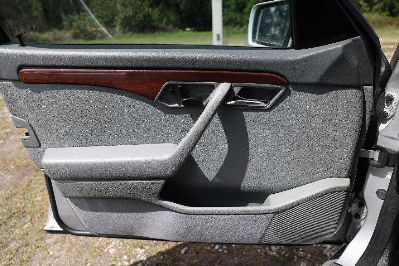 Used 2000 Mercedes-Benz C 280 Sedan image 38