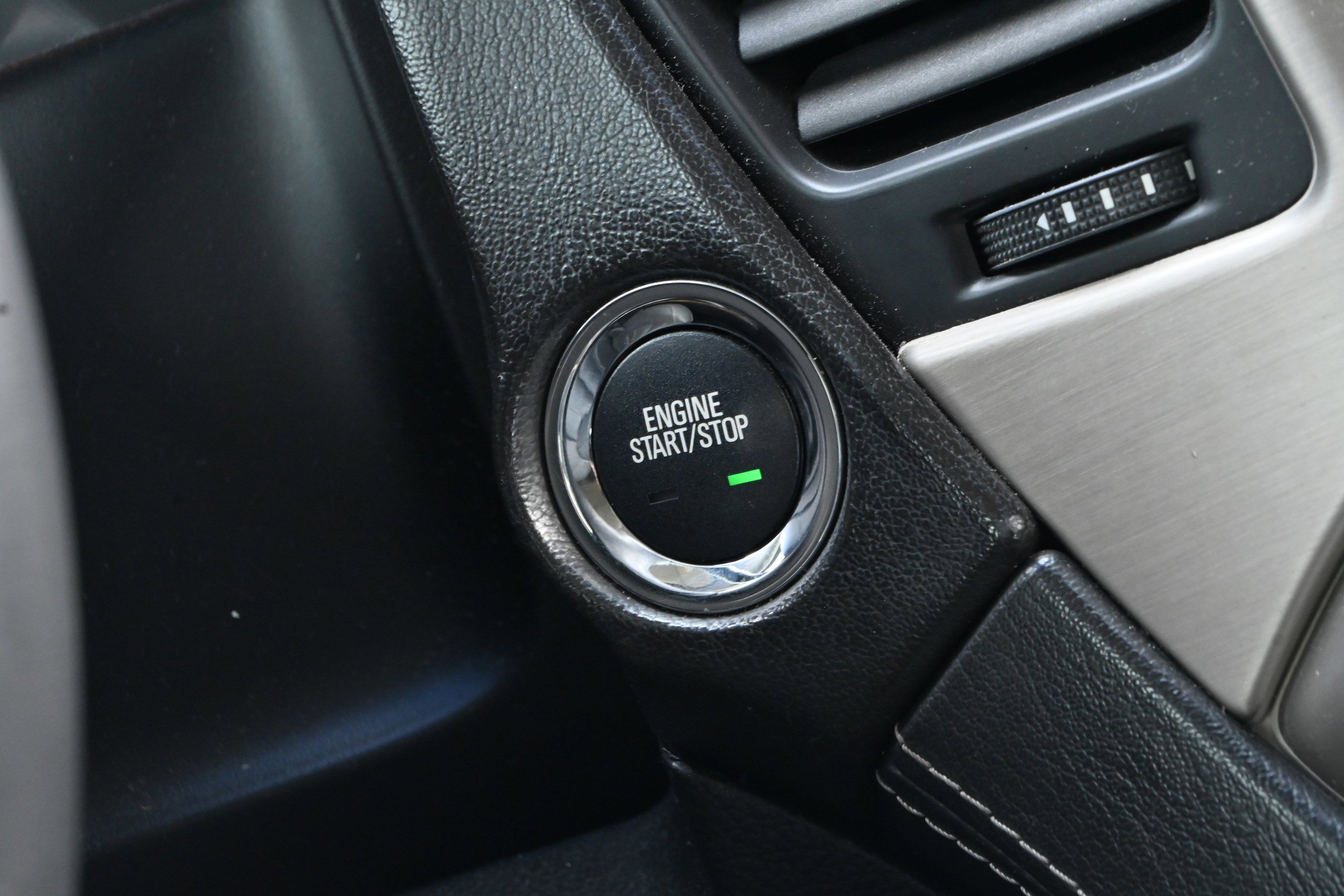 Used 2016 GMC Yukon Denali w/ Open Road Package image 43