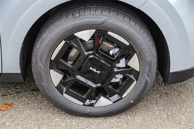 New 2026 Kia Carnival EX FWD image 11