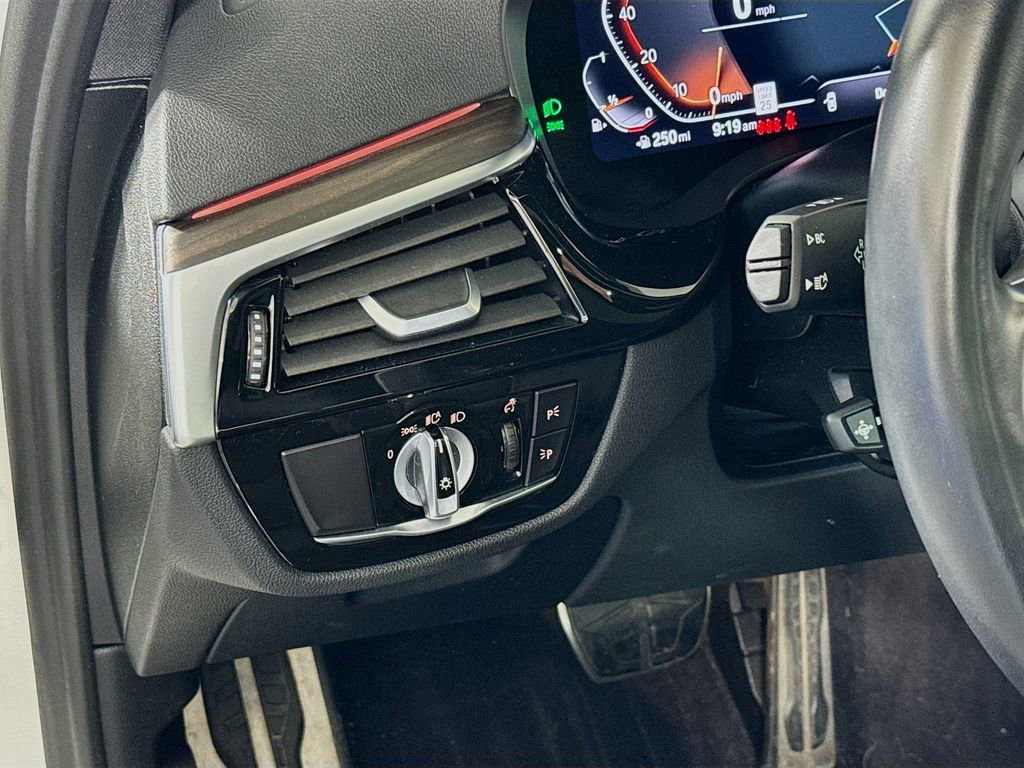 Used 2021 BMW 530i xDrive w/ M Sport Package AWD/4WD image 10