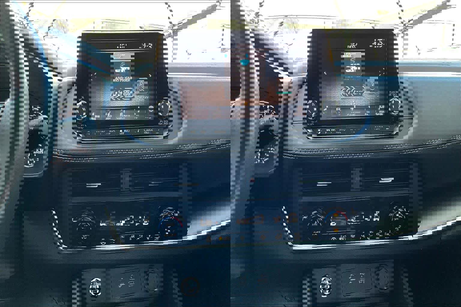 Used 2023 Nissan Rogue SV w/ SV Premium B Package image 33