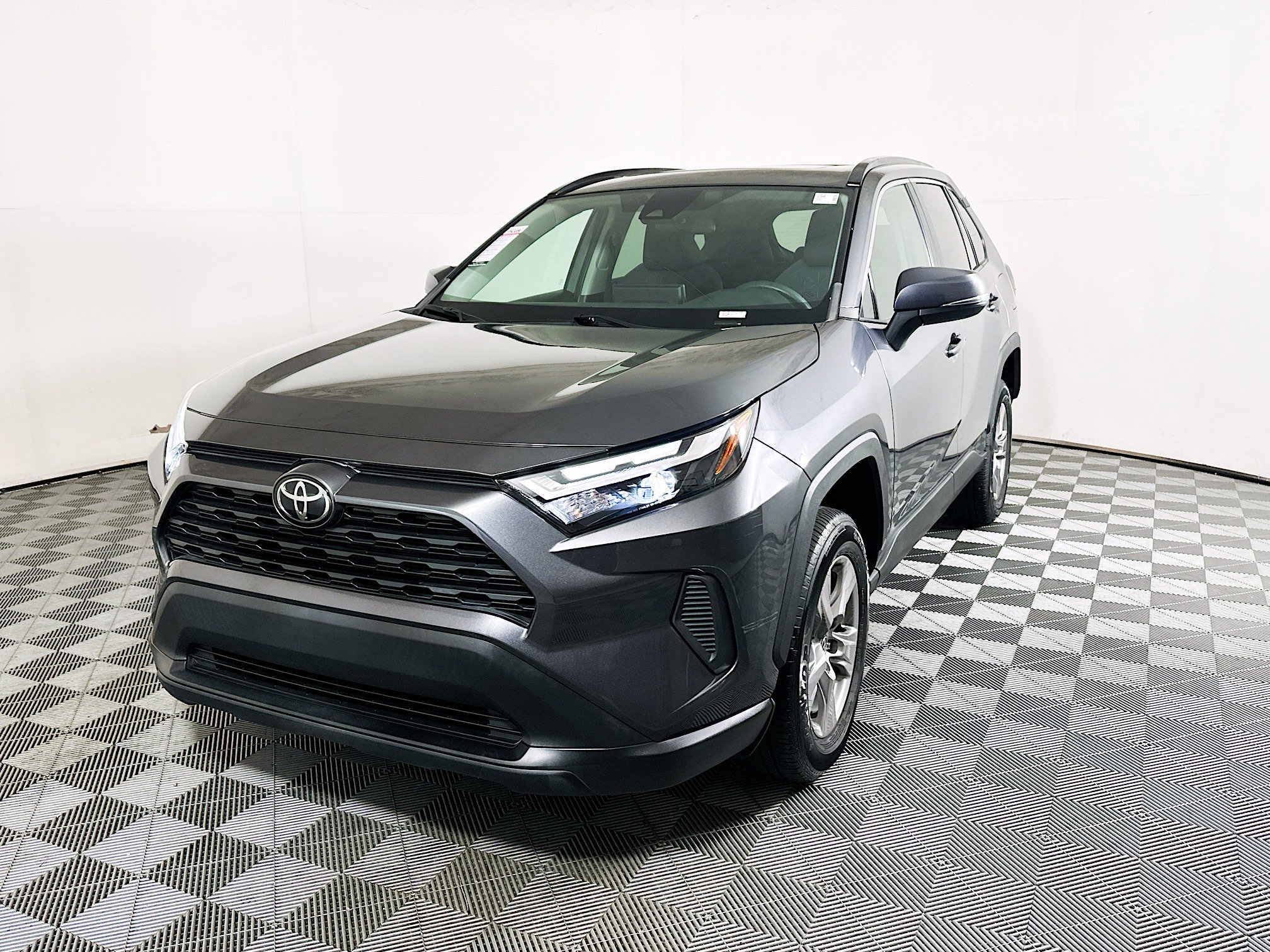 Used 2023 Toyota RAV4 XLE w/ Convenience Package FWD image 7