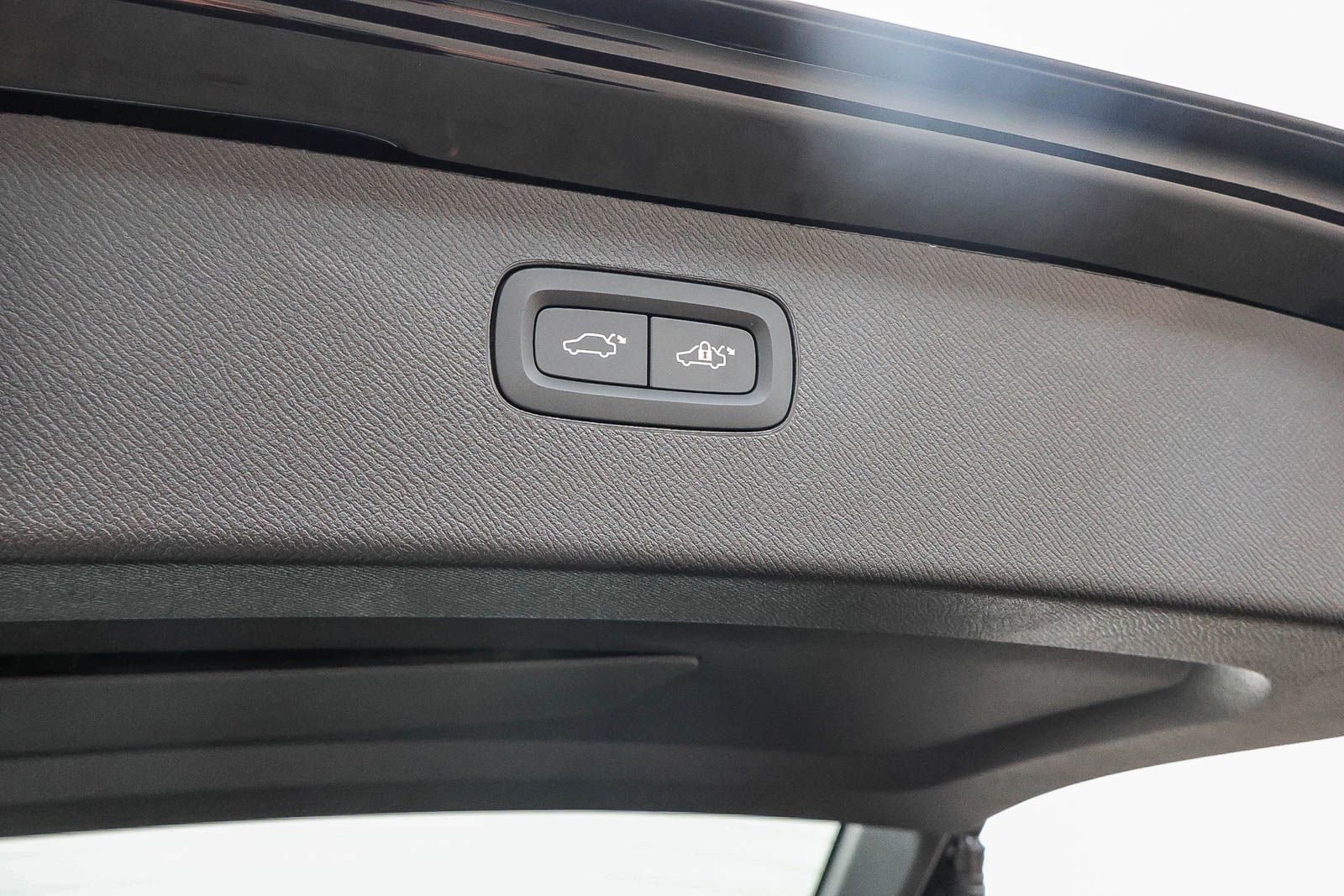 New 2026 Volvo XC90 T8 Plus w/ Protection Package Premier image 27