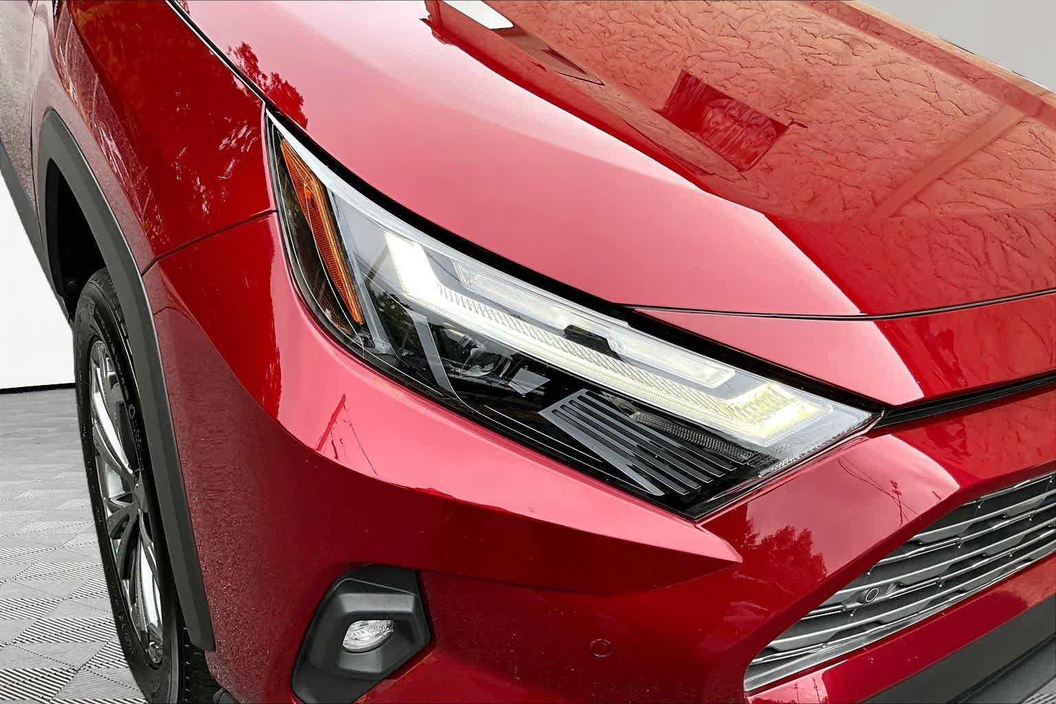 Used 2023 Toyota RAV4 Limited AWD/4WD image 28