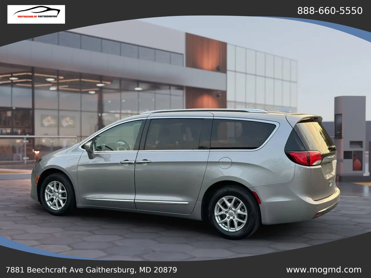 Used 2020 Chrysler Pacifica Touring-L image 10