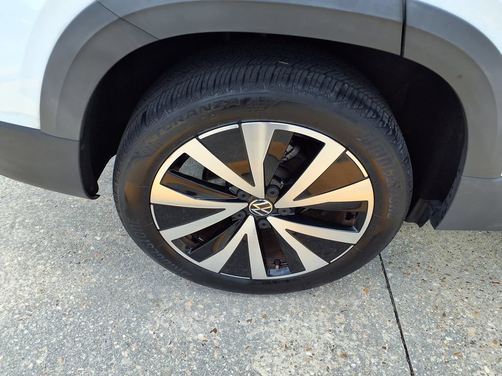 Used 2022 Volkswagen Taos SE FWD image 6