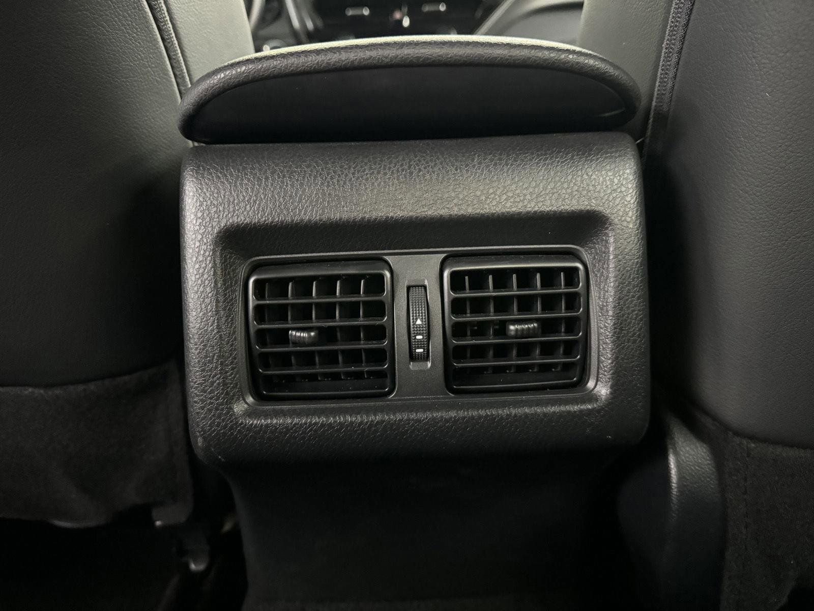 Used 2023 Toyota Camry SE image 28