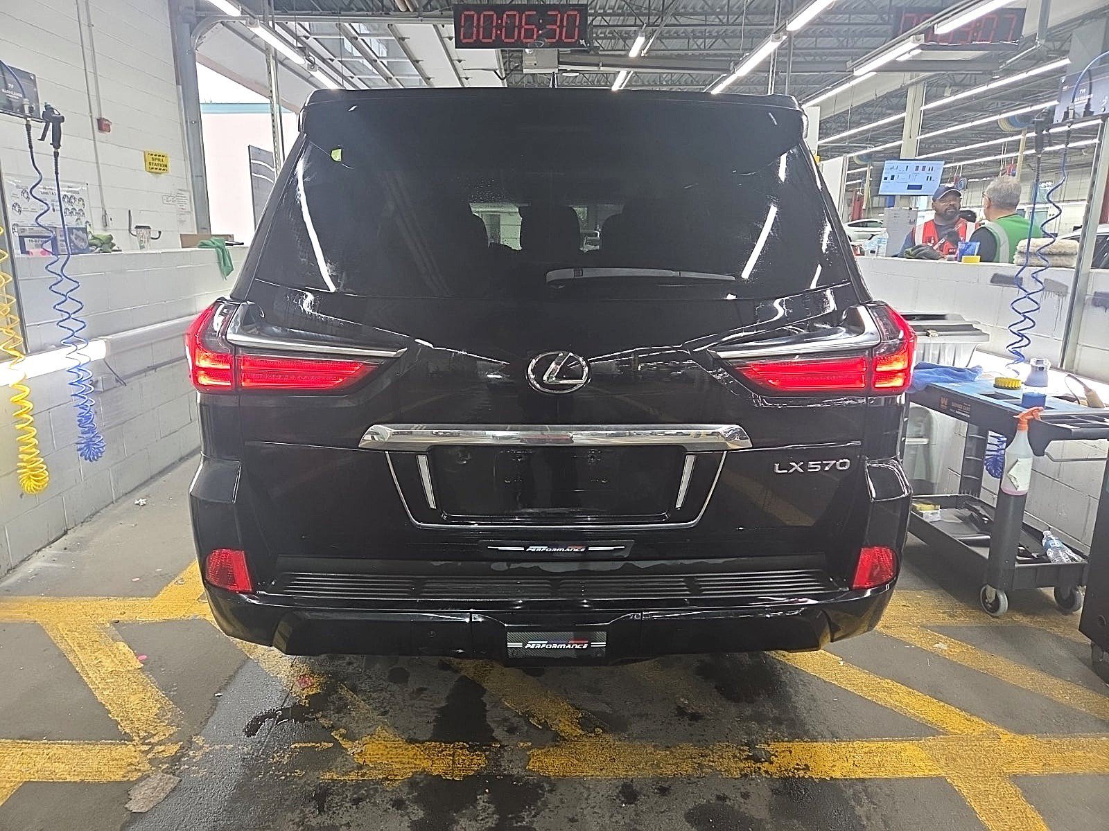 Used 2019 Lexus LX 570 4WD w/ Luxury Package image 5