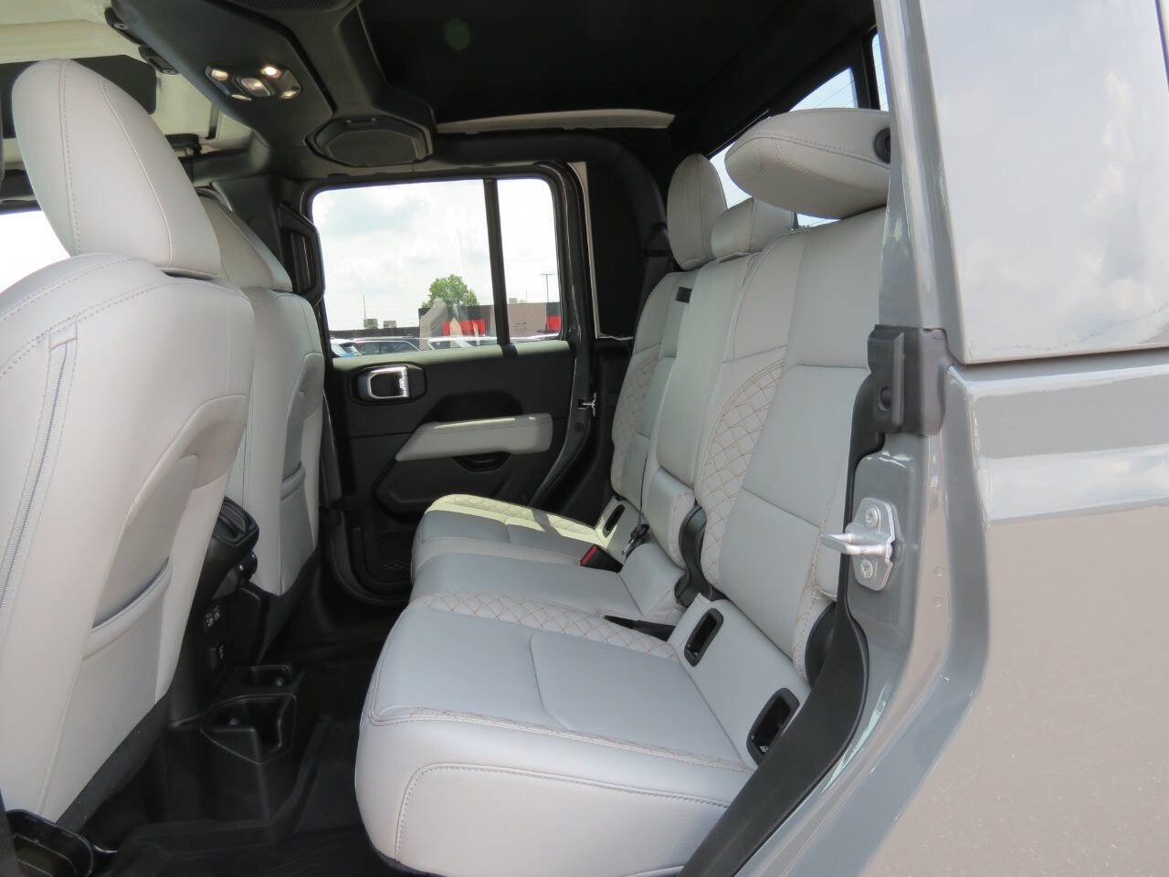 Used 2022 Jeep Gladiator Overland image 29