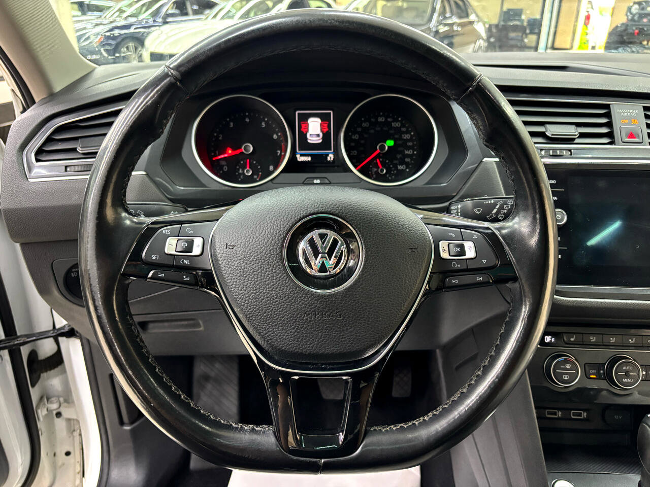 Used 2018 Volkswagen Tiguan SEL image 20