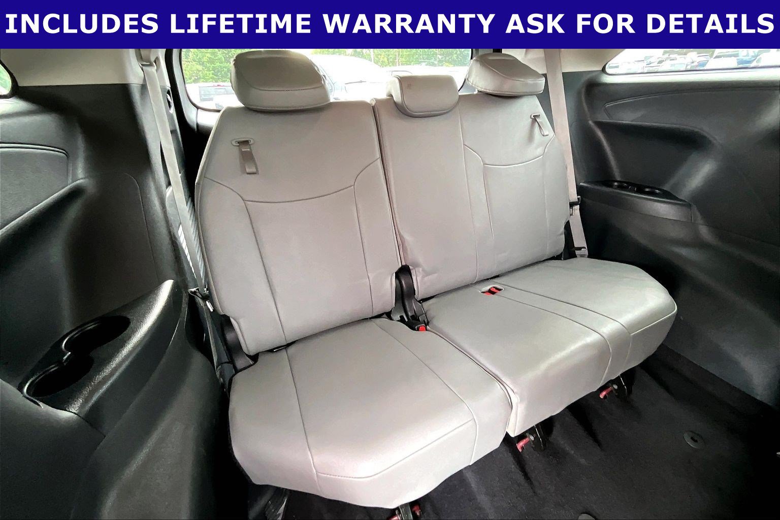 Used 2025 Toyota Sienna XLE FWD image 24