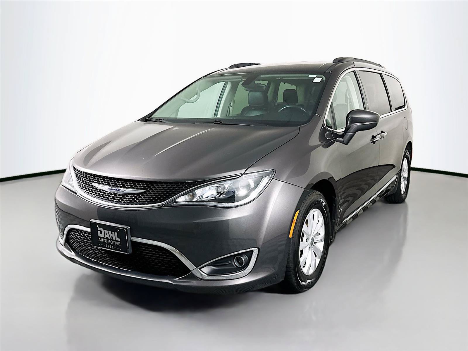 Used 2017 Chrysler Pacifica Touring-L FWD image 4