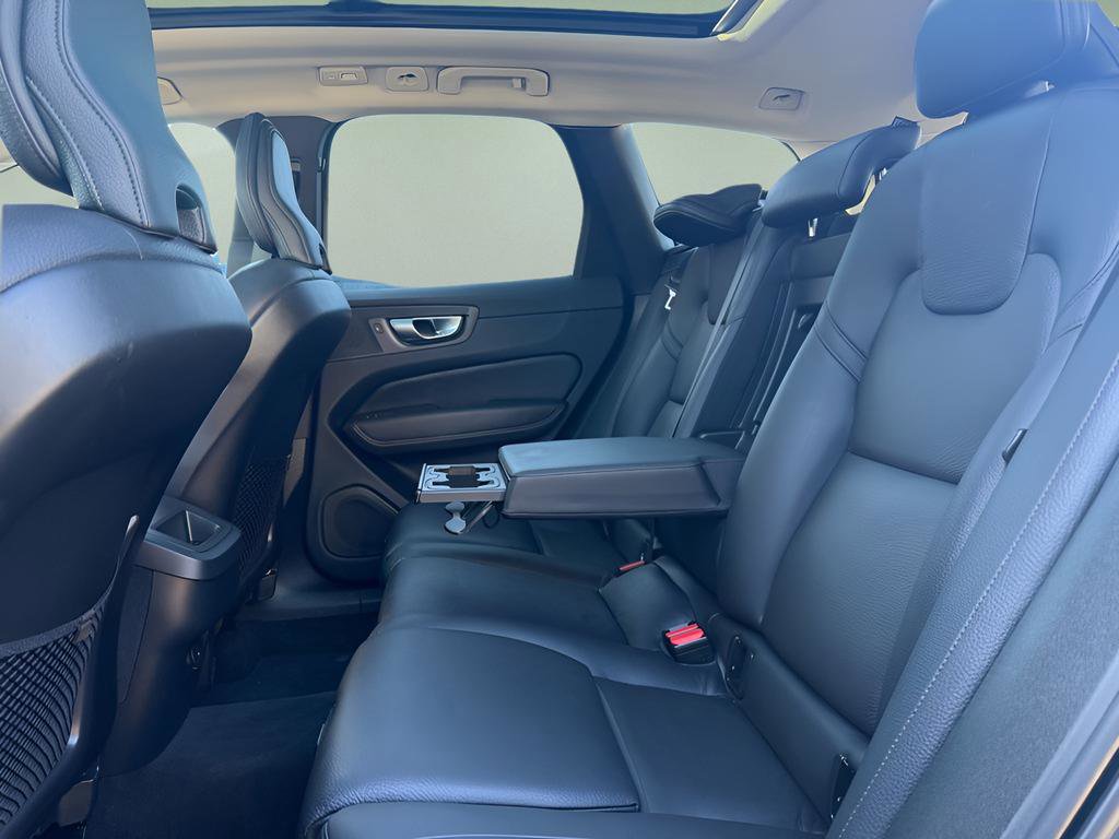 Used 2024 Volvo XC60 B5 Plus image 12